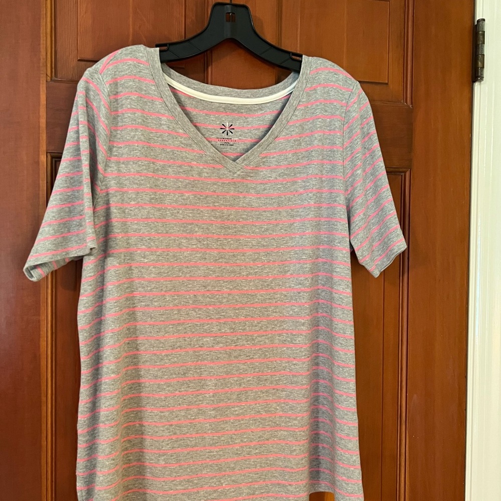 Grey/pink tee shirt